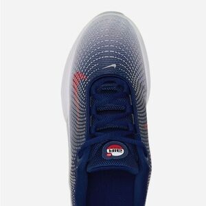 BOYS Nike Air max DN Sneakers size 1.5y